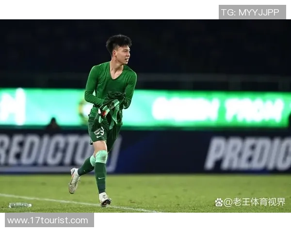 天赋异禀的足球少年如何从街头球场崭露头角迈向职业巅峰